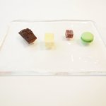 プレヴナンス - ランチコース 6500円 の小菓子4種類