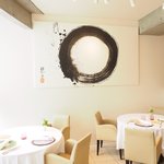 プレヴナンス - 店内のテーブル席の風景です