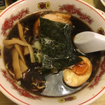 Ryuuhou - キャーーー！！！真っ黒ラーメン！！！
                        
                        濃口正油ラーメン頼んだんだが、想像以上に黒いラーメン。
                        
                        