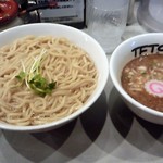 つけめん102 - 豚骨魚介（昼）のつけ麺大盛・あつもり（\840）