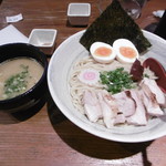 つけ麺（こってり）全部入り（１０００円）