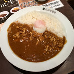 Koko Ichiban Ya - チキン煮込カレー(¥701)500g(+¥206)3辛(+¥63)に半熟卵(+¥72)で、しめて¥1,042⁉︎
                      カレーだからと言って甘く見ていると財布的に痛い目に遭う。味は悪くはないが…。