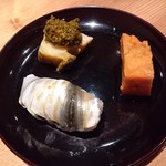 鮨小山 - シンコ、煮鮑の肝乗せ、蒸しウニ