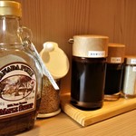 とんかつ 都 - トンカツソース、だし醤油