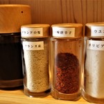 とんかつ 都 - 南米ボリビアのウユニ塩湖やフランス・ゲランドの塩。