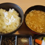 とんかつ 都 - 美しく輝くご飯