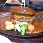 ステーキハンバーグ＆サラダバー けん - ハンバーグ3段