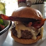 Beef & Liberty - ベーコンチーズバーガー