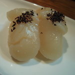 ｓｕｓｈｉ ｄｉｎｉｎｇ 鸞 - ホタテ（レモンとゆかり）