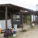 雫石チーズ工房 - 平屋の小さなお店です