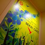 SEKAI CAFE Oshiage - アーティストによる壁面描写