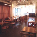 SEKAI CAFE Oshiage - 広々とした2F席