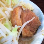 ラーメン二郎 - 豚の厚み