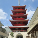 ラーメン二郎 - 近くにそびえる五重塔