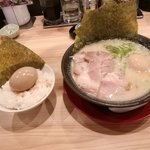 熟成とんこつラーメン専門 一番軒 - 