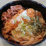 うどん館 - 冷やしエビ天ぶっかけ 牛肉トッピング