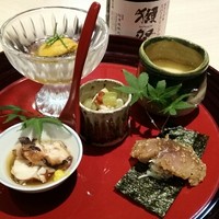 天ぷらnuu nuu - 前菜、ウニ、タコ、貝柱、トウモロコシの茶碗むし、鯖寿司など
