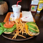 クアアイナ - アボカドチェダーバーガーセット（\1,473）