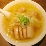 チャーシュウ肉わんたんそば白のアップ