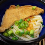 日の出製麺所 - トッピングもおあげや温泉卵など、ご自分でお好きにどーぞ。