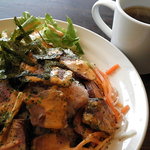 レインボーカフェ - 【たっぷりローストビーフ丼】￥950