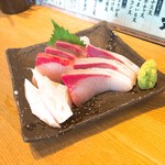 魚河岸酒場 FUKU浜金 - ハマチ刺身 680円