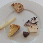 ドミニク・ブシェ トーキョー - カマンベールとワインに漬けたチーズ