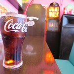 スーパーモンスター カフェ - ドリンクはコーラ