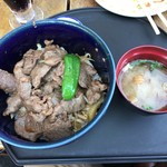 シャトーフリアン - 【2017年07月】ジンギスカン丼、提供時。