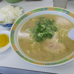 Nagahama Ramen Riki - 「ラーメン定食」（900円）いただきました。ラーメン、ギョーザ、ライスのセット。