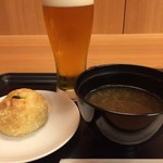 大阪国際空港(伊丹) ダイヤモンド・プレミアラウンジ - 焼きカリーパンで一杯