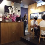 炭火焼肉 康 - 店内レジ付近を撮影