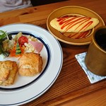 カフェ&デリ オッキアーリ - スコーン＆オムレツのモーニング