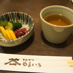 とんかつ やまいち - 自家製つけものとお茶