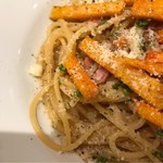 チキチキ＆タンタン - ベーコンと揚げバターナッツカボチャのチーズ風味スパゲッティ。
      美味し。