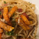 チキチキ＆タンタン - ベーコンと揚げバターナッツカボチャのチーズ風味スパゲッティ。
      美味し。