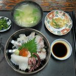 Uokou - 海鮮丼（950円）