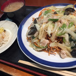 瑠玖＆魚平 - かたやきそばとミニあさりのまぜ寿司付き７００円