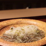 富小路 やま岸 - 蓴菜の炒り蒸し ニエバナ