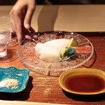 富小路 やま岸 - お造り 長崎の剣先イカ まな鰹、氷見の牡丹海老