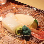 富小路 やま岸 - お造り 長崎の剣先イカ まな鰹、氷見の牡丹海老