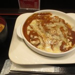 東京厨房 - 焼きチキンカレー、に味噌汁か・・・