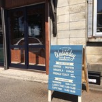 ウェンズディ カフェ&ベイク - 看板