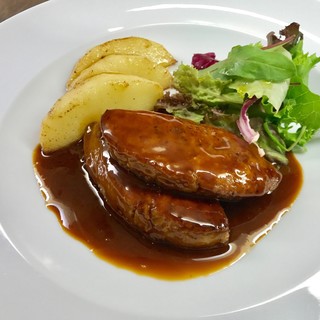 特別な日に相応しい、季節の美味を閉じ込めたおまかせコース