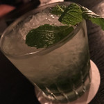 BAR 倉吉 - モヒート。飲んだ後はこのグラスにチェイサー入れて、ミント水に。