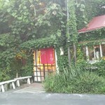 札幌市営地下鉄の円山公園駅から徒歩5分位です。