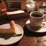 珈琲とチーズケーキを注文しました。