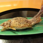 懐石料理 はし本 - 焼き物：琵琶湖の子持ち鮎の塩焼き