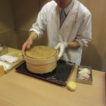 懐石料理 はし本 - お菓子はその場で作ってくれます（嬉