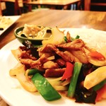 タイ料理 スワンナプームタイ - ムーパットキン(豚肉の生姜炒め)